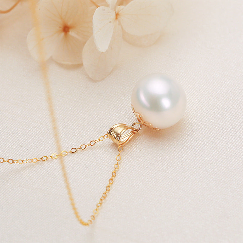 18K Gold Oval Buckle Pendant White Pearl Necklace